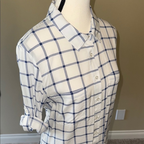 Reitmans Shirt Blue and White Plaid Button Down Top Women's Size 9 - Picture 3 of 10